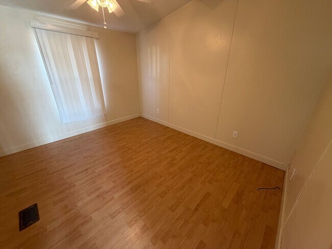 Building Photo - AVAILABLE NOW!