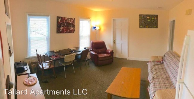 Building Photo - 8 br, 2 bath Apartment - 1129/31 Bowen Ct.