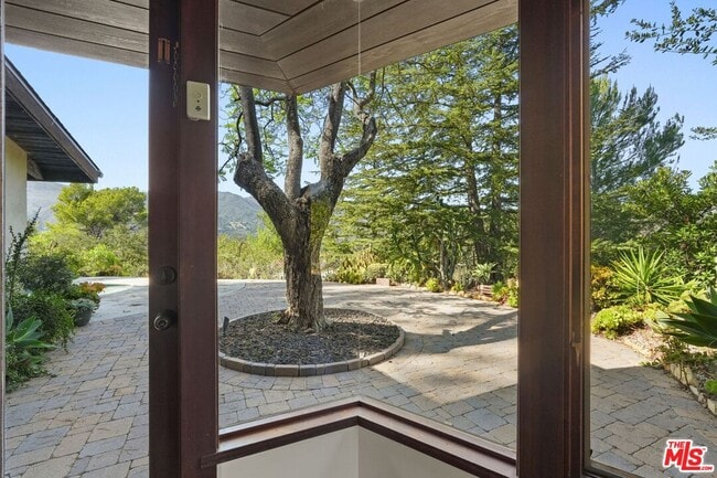 Building Photo - 21277 Entrada Rd