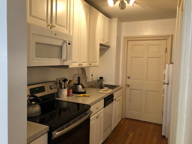 Building Photo - 138 Beacon St