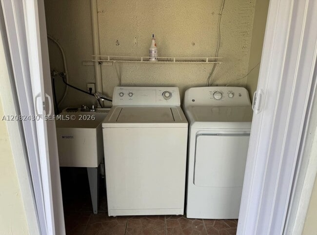Building Photo - 510 W 36th Pl