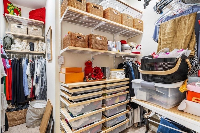 Building Photo - 1875 Highland Grove Dr