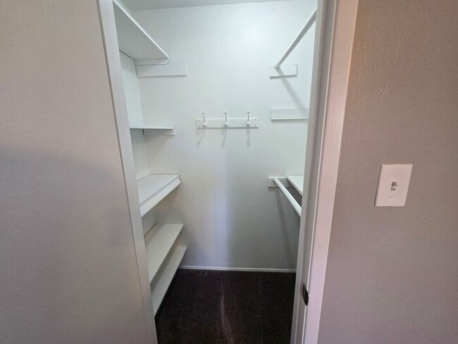 Building Photo - Spacious in Carrollton