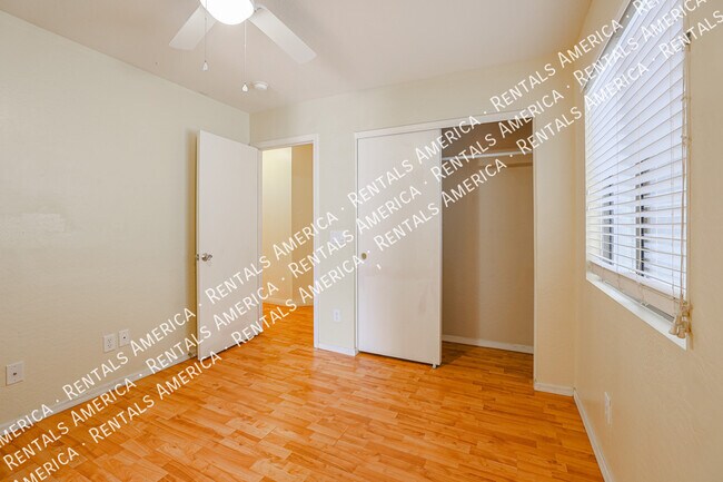 Building Photo - 1104 S 238th Dr