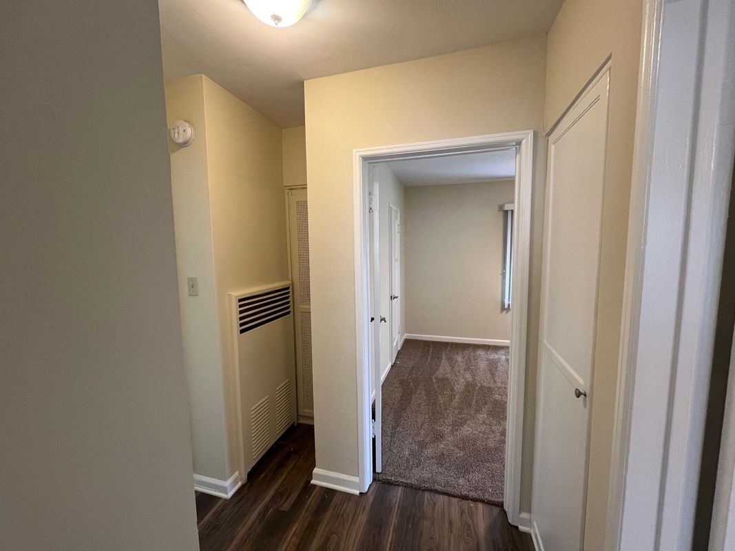 Building Photo - 132 N Maple St