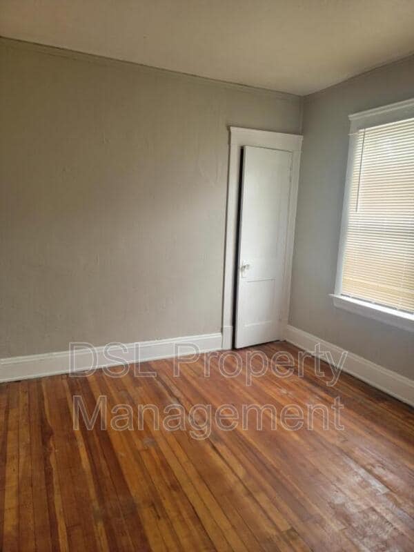 Building Photo - 3555 E 143rd St