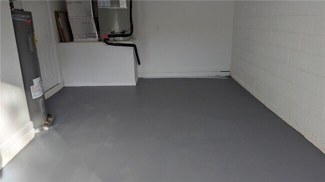 Building Photo - 826 Middleton Dr SW