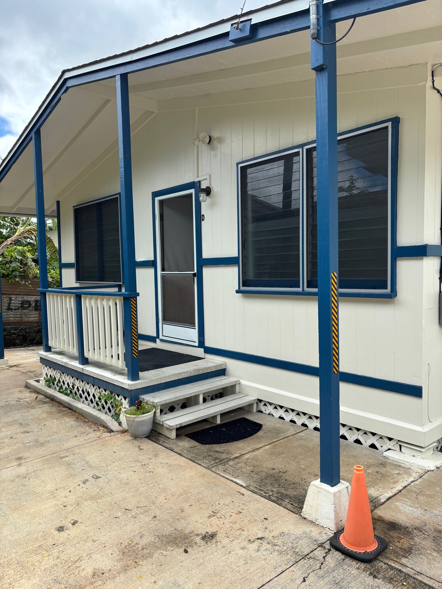 Building Photo - 2920 Kalihi St