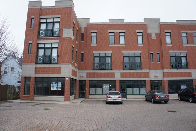 Building Photo - 4521 W Lawrence Ave