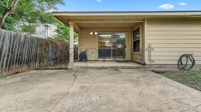 Building Photo - Unit
