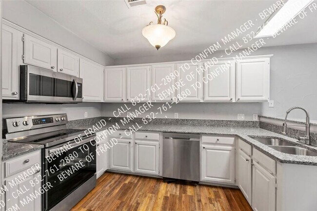 Building Photo - 473 Leisure Ln