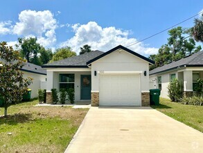 Building Photo - Live smart & stylish in this modern 3BR Eu...