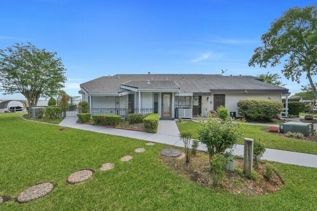 Building Photo - Fully Furnished 2 bedroom Lakefront with 1...