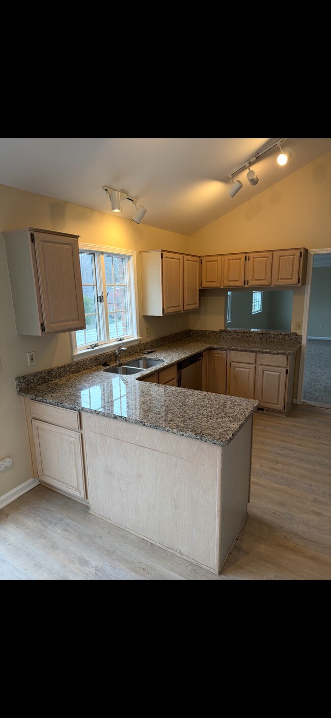 Building Photo - 889 Neff Rd