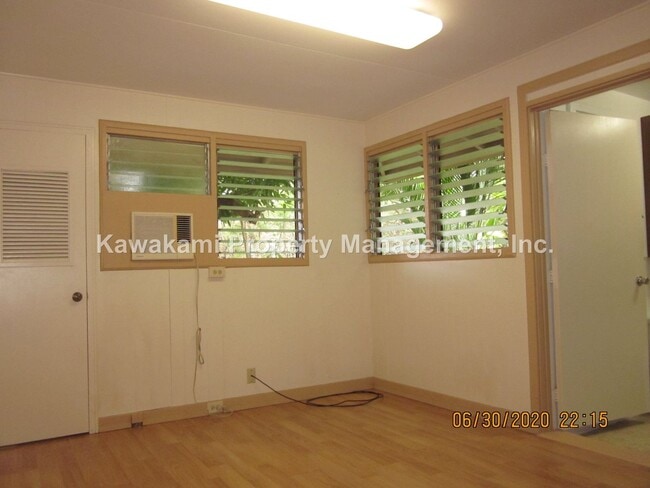Building Photo - Very Spacious, Well Maintained, Hidden Gem on Quiet Street