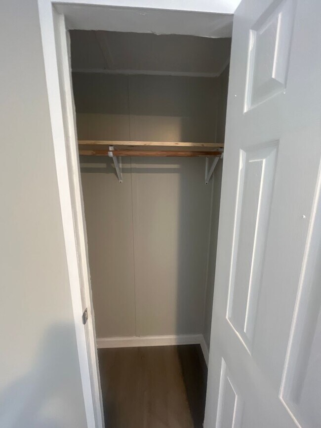 Building Photo - 3204 Lyons Center Rd