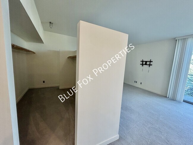 Building Photo - 3611 E 3rd St