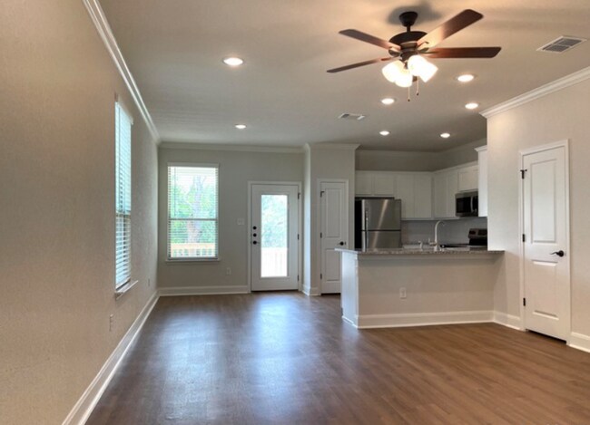 Building Photo - 2206 Sandlewood Cv