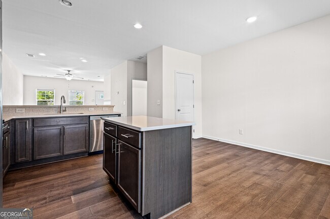 Building Photo - 776 Crestwell Cir