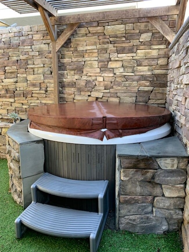 Building Photo - 288 Cahuenga Dr