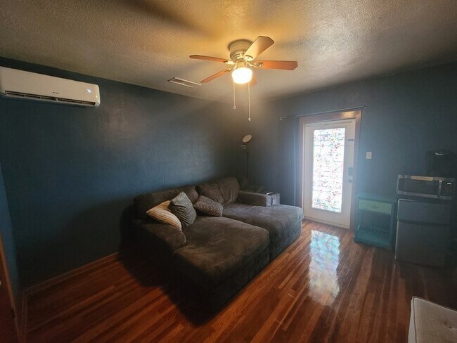 Building Photo - 5113 Avenue R