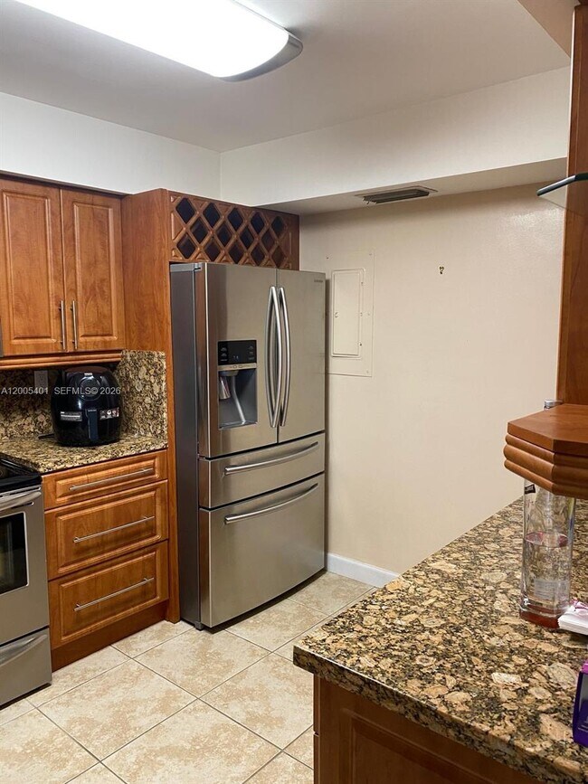 Building Photo - 8761 SW 137th Ave