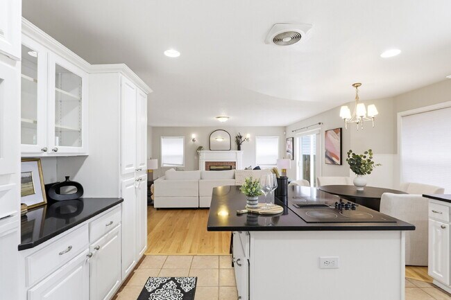 Building Photo - Elegant Executive Home in Desirable Camas – Minutes to SR-14, I-205 & Vancouver