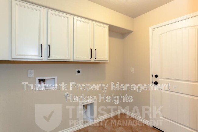 Building Photo - 5610 Fenton Ln