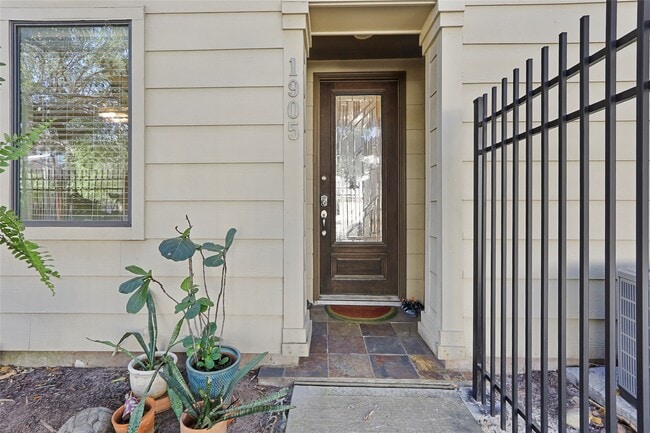 Building Photo - 1905 Summer St