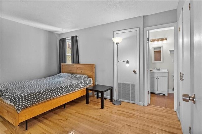 Building Photo - 5523 Ellsworth Ave