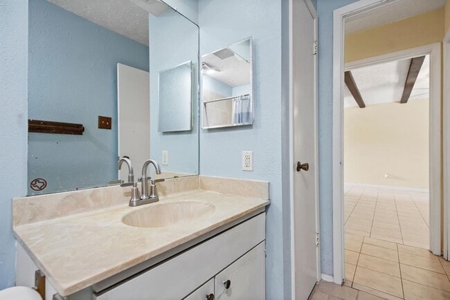 Building Photo - 9718 Shady Tree Ln