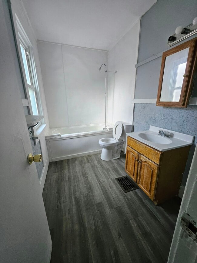 Building Photo - 457 W 17th St