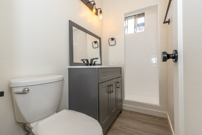Building Photo - Newly Remodeled 3Bd/2Ba Home in North Pacific Beach Just Blocks From Tourmaline Surf Beach!