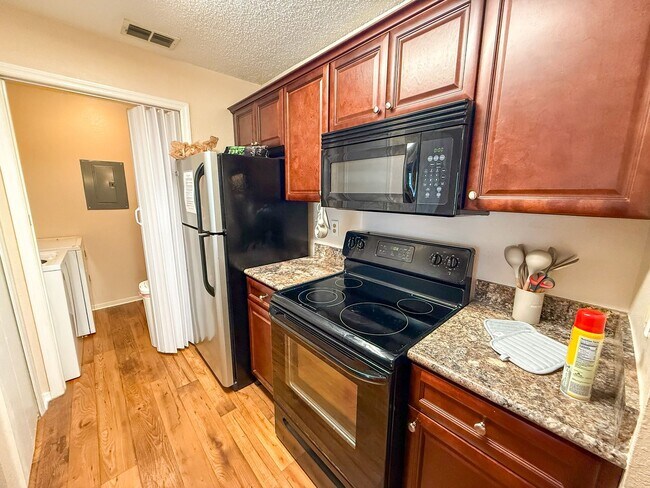 Building Photo - Windsor Park #924