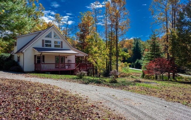 Building Photo - 450 Rhododendron Ln