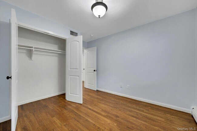 Building Photo - 186 Midland Ave
