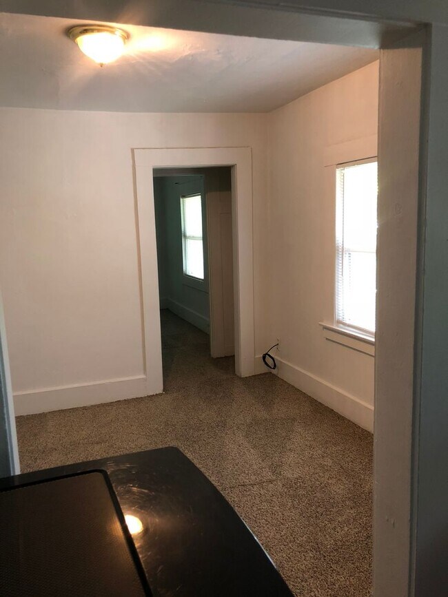 Building Photo - Orient Street