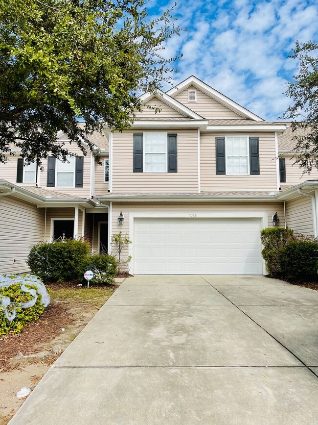 Building Photo - 1046 Fairway Ln