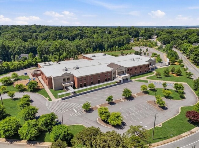 Building Photo - 1338 Northwood Cir NE