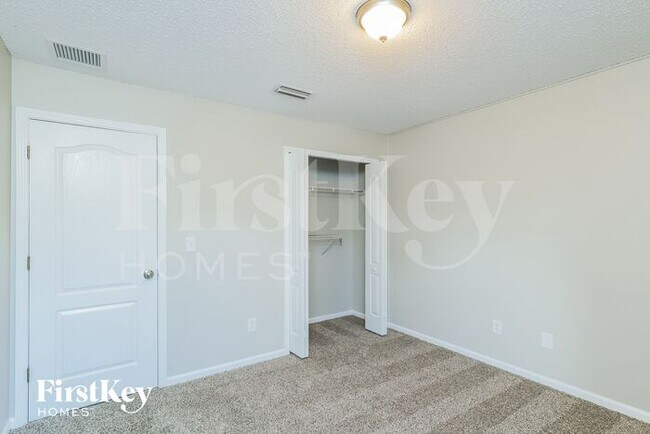 Building Photo - 246 Ridgewick Dr S