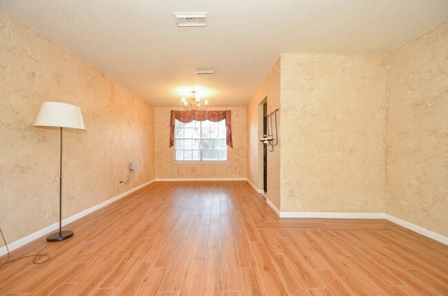 Building Photo - 8310 Hot Springs Dr