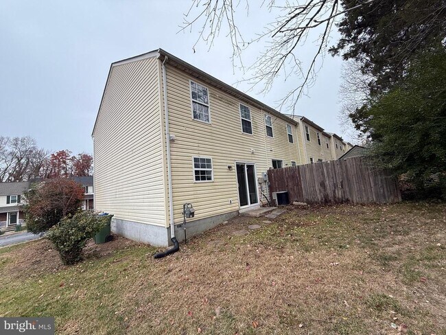 Building Photo - 4345 Normandy Ct