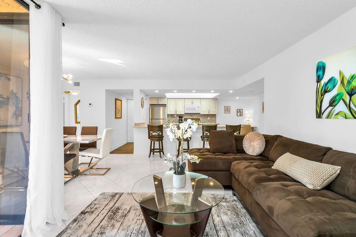 Building Photo - 950 Egret Cir