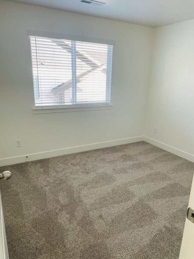 Building Photo - New Construction Townhome in Prime Riverton Location