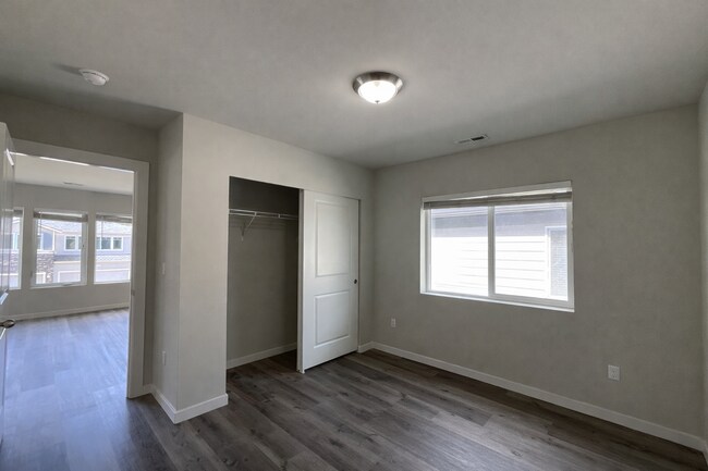 Building Photo - Spacious 4-Bedroom Home with Balcony and Fenced Yard in Marysville