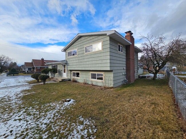 Building Photo - Single Family Home - Lower Rattlesnake