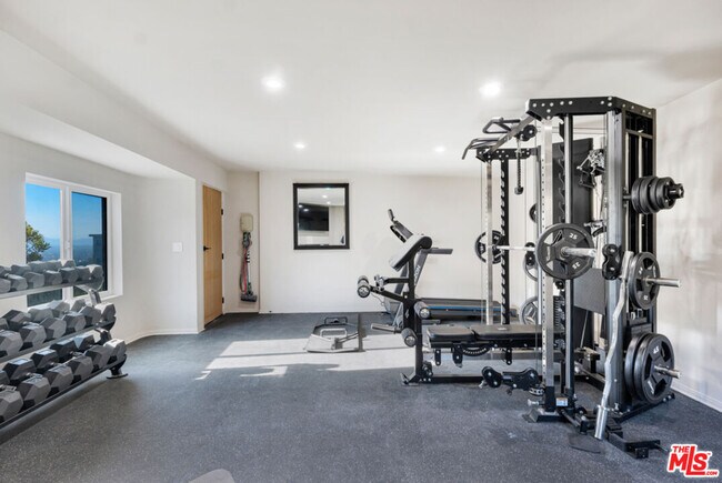 Building Photo - 7966 Mulholland Dr