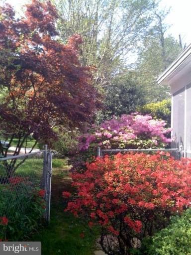 Building Photo - 9405 Locust Hill Rd