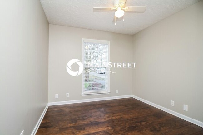 Building Photo - 4 Bedroom Pet-Friendly Home in Murfreesbor...