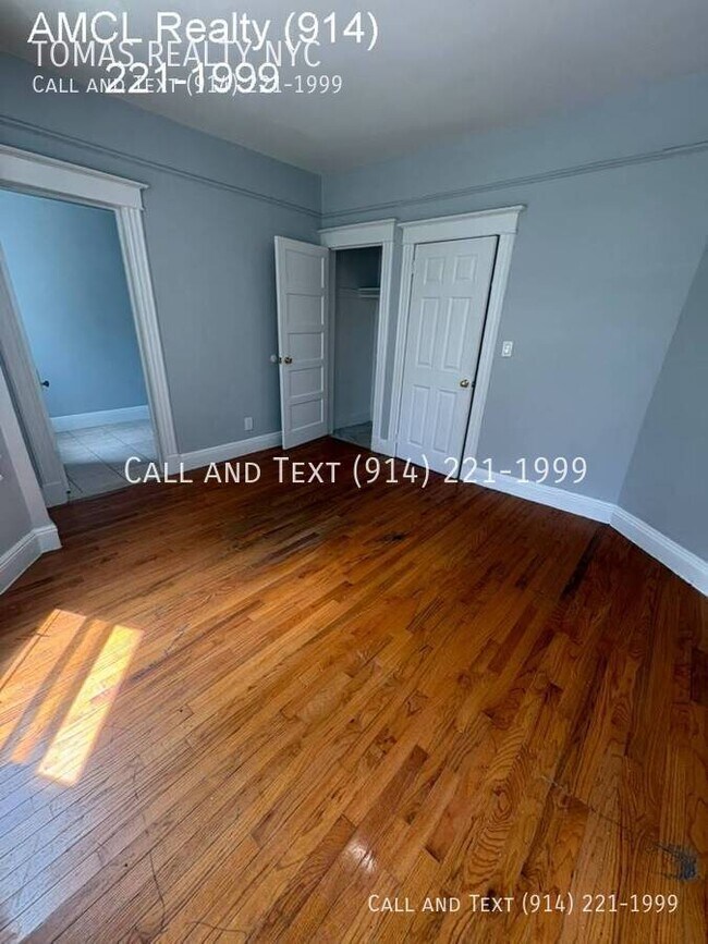 Building Photo - 127 Stanley Ave